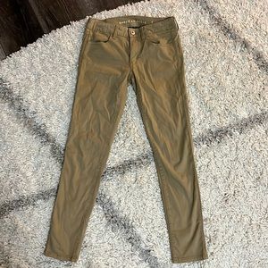 AEO khaki jegging super stretch.